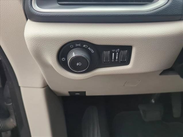 Used 2018 Chrysler Pacifica Touring Plus FWD image 11