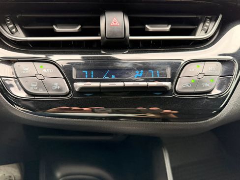 Used 2018 Toyota C-HR XLE FWD image 39