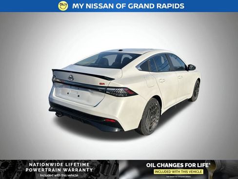 New 2026 Nissan Sentra SR w/ Floor Mat Package FWD image 5