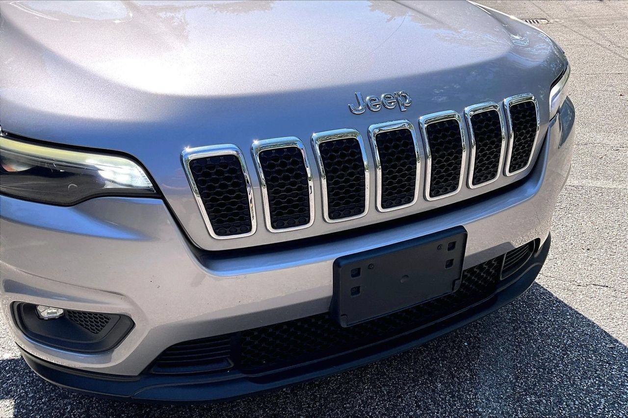 Used 2019 Jeep Cherokee Latitude Plus w/ Comfort/Convenience Group FWD image 34