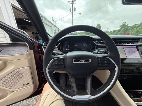Used 2023 Jeep Grand Cherokee Limited w/ Trailer Tow Prep Group (B) AWD/4WD image 14