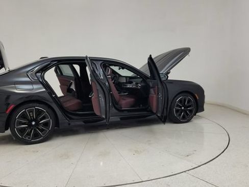 Used 2026 BMW 740i w/ Premium Package RWD image 19