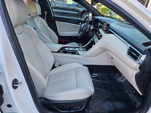 Used 2025 Genesis G70 2.5T image 30