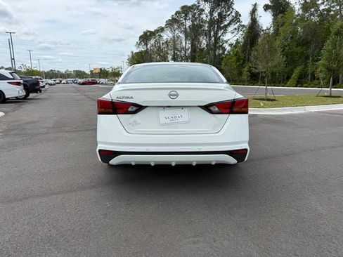 Used 2025 Nissan Altima 2.5 SV FWD image 4