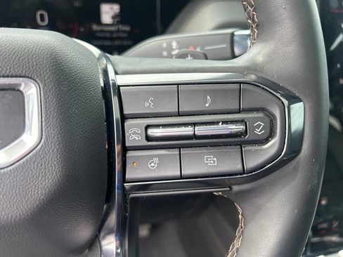 Used 2025 GMC Yukon AT4 w/ AT4 Premium Plus Package AWD/4WD image 23