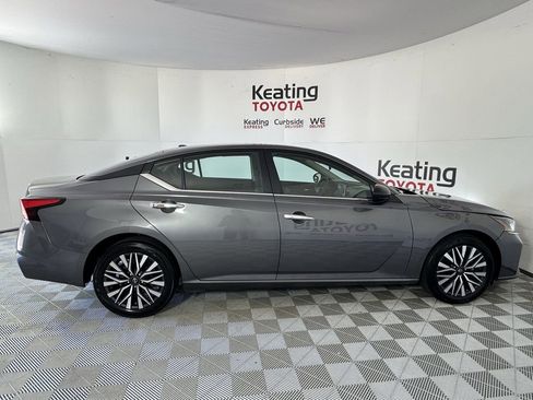 Used 2025 Nissan Altima 2.5 SV FWD image 4