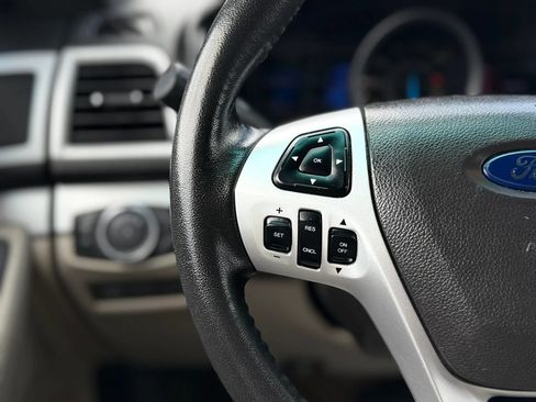 Used 2013 Ford Explorer XLT FWD image 31