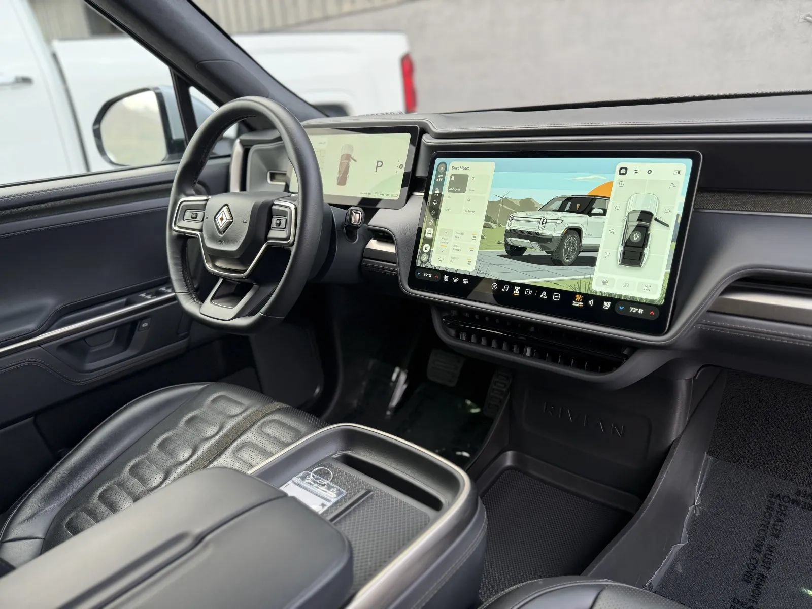 Used 2025 Rivian R1S Adventure Dual AWD/4WD image 23