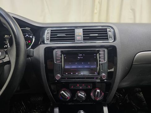 Used 2016 Volkswagen Jetta Sport image 20