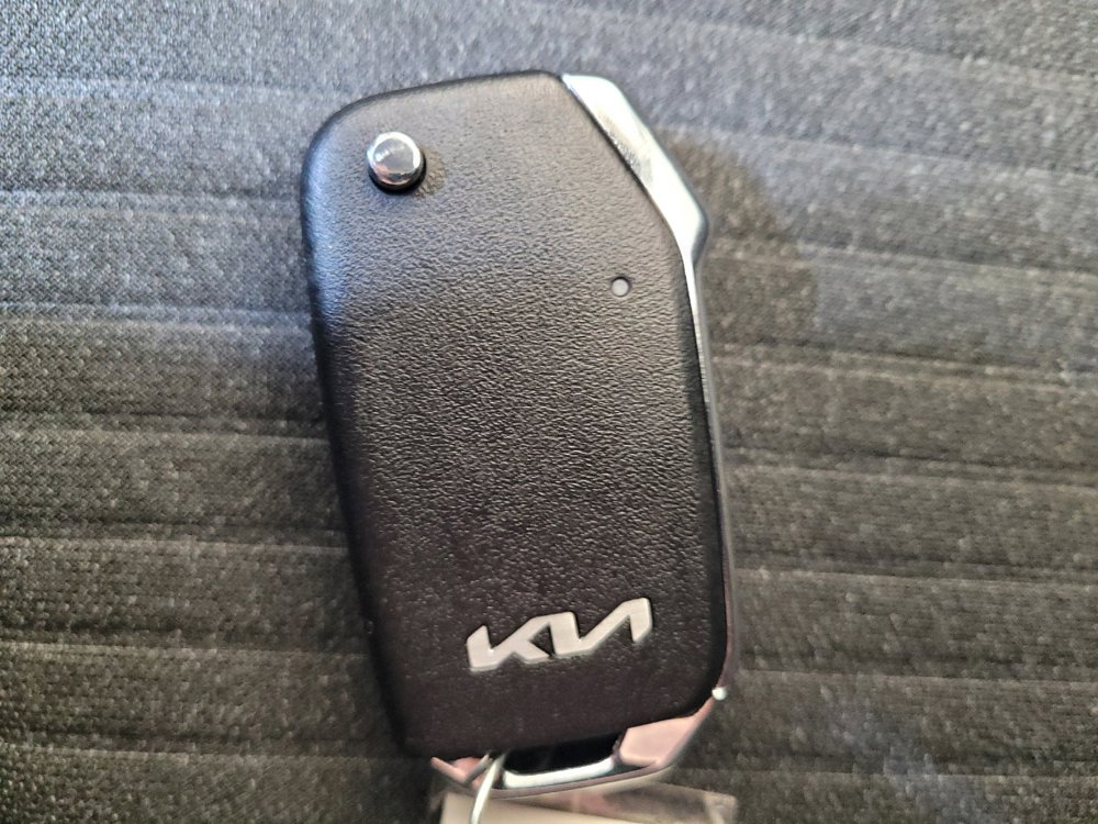 Used 2020 Kia Soul S FWD image 32