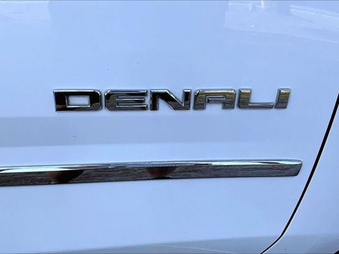 Used 2018 GMC Yukon Denali RWD image 10