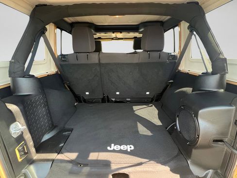 Used 2013 Jeep Wrangler Unlimited Sahara w/ Connectivity Group AWD/4WD image 20