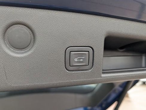 Used 2023 Chevrolet Equinox Premier FWD image 9
