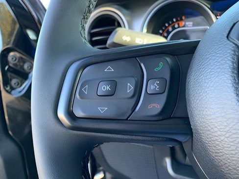 Used 2023 Jeep Gladiator Willys image 39