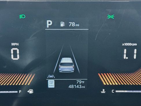 Used 2025 Kia Carnival FWD image 19