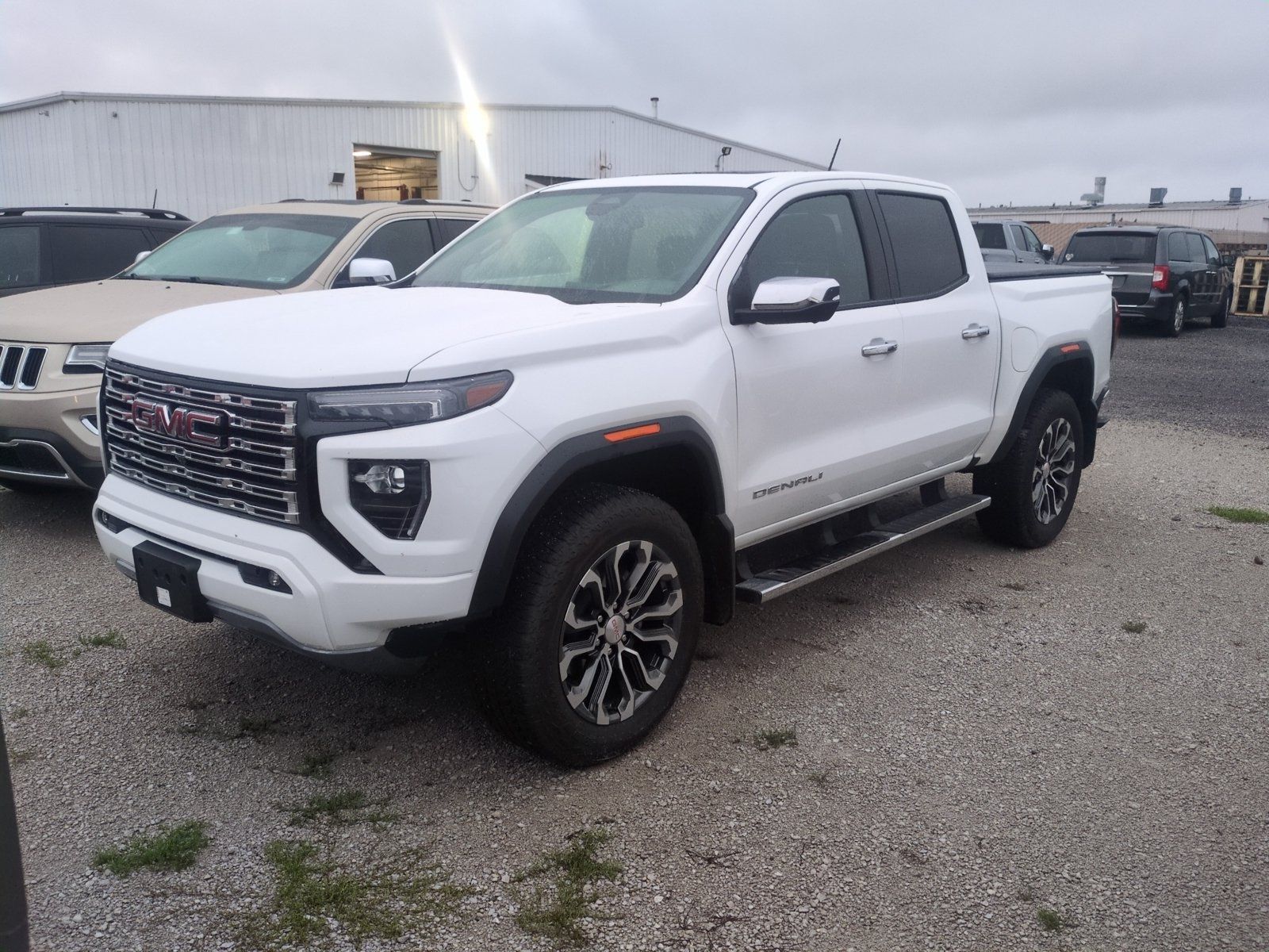 Used 2025 GMC Canyon Denali AWD/4WD image 1
