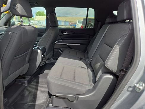 Used 2024 Chevrolet Traverse LT w/ Trailering Package AWD/4WD image 28