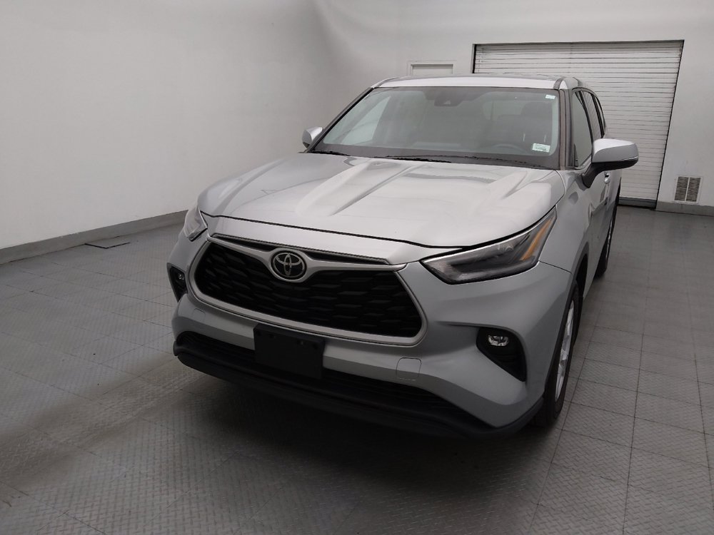 Used 2021 Toyota Highlander LE AWD/4WD image 15