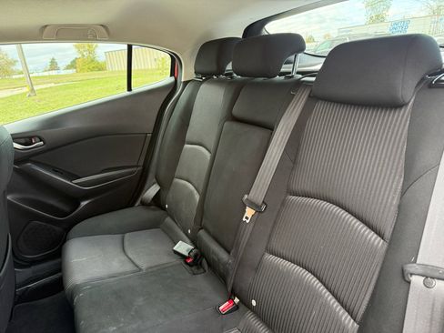 Used 2016 MAZDA MAZDA3 i Touring w/ Popular Equipment Package image 19