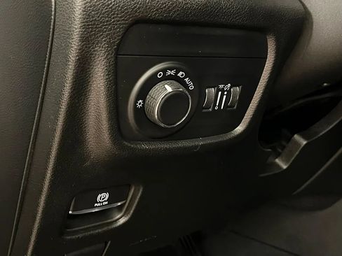 Used 2023 Jeep Grand Cherokee Altitude AWD/4WD image 15