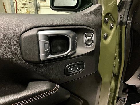 Used 2022 Jeep Gladiator Mojave w/ Cold Weather Group image 13