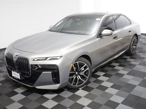 Certified 2023 BMW 760i xDrive w/ Parking Assistance Package AWD/4WD image 2