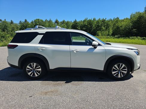 Certified 2023 Nissan Pathfinder SL AWD/4WD image 4
