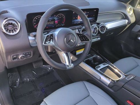 New 2026 Mercedes-Benz GLB 250 image 3