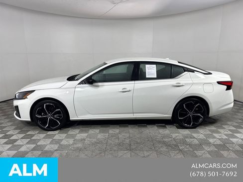 Used 2025 Nissan Altima 2.5 SR FWD image 11