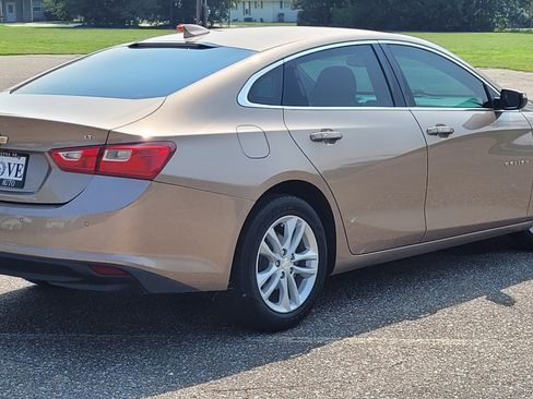 Used 2018 Chevrolet Malibu LT w/ Driver Confidence Package image 5