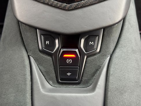 Used 2017 Lamborghini Aventador S image 35