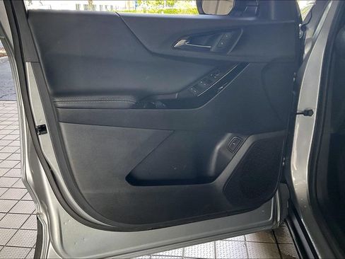 Used 2025 Chevrolet Equinox LT w/ Convenience Package II FWD image 2