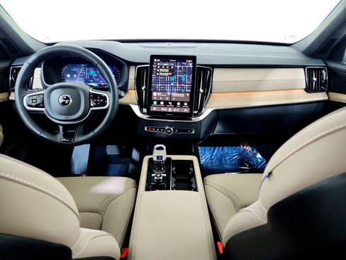 Used 2026 Volvo XC90 B6 Plus image 17