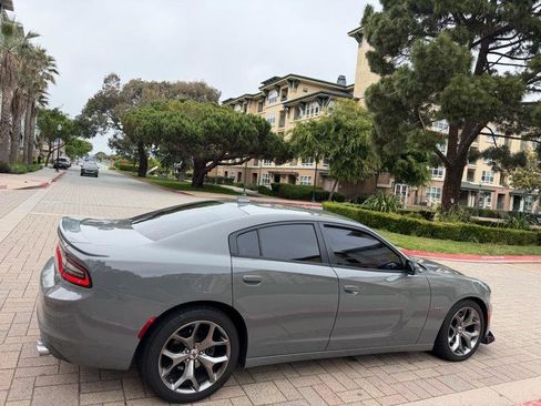 Used 2017 Dodge Charger R/T w/ Navigation & Travel Group RWD image 21