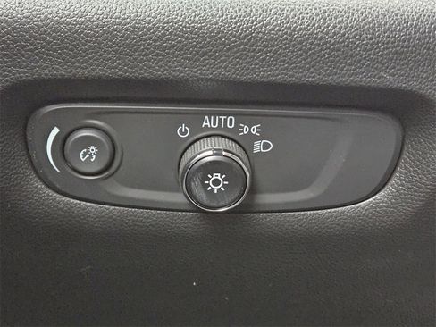 Used 2023 Chevrolet Traverse LT image 24