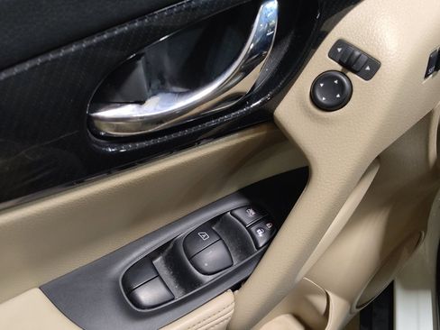 Used 2020 Nissan Rogue SL w/ Premium Package image 27