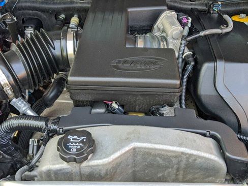 Used 2010 HUMMER H3T image 31