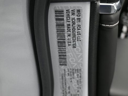 Used 2024 Jeep Grand Cherokee Overland w/ Luxury Tech Group IV image 18