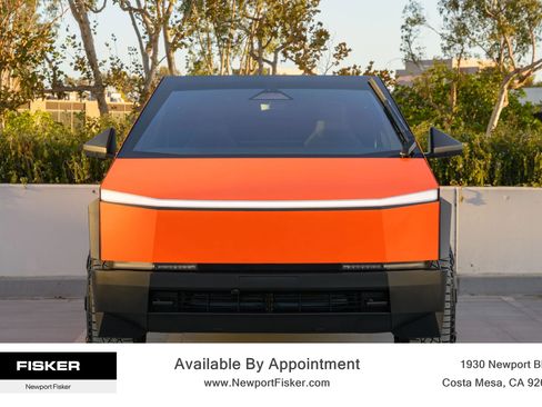 Used 2024 Tesla Cybertruck AWD Crew Cab image 8