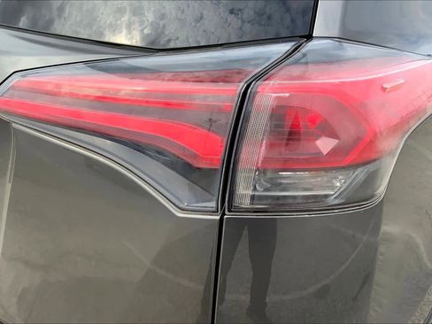 Used 2018 Toyota RAV4 XLE w/ Plus Extra Value Package image 30