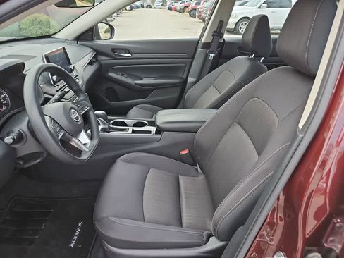 Used 2024 Nissan Altima 2.5 SV image 22