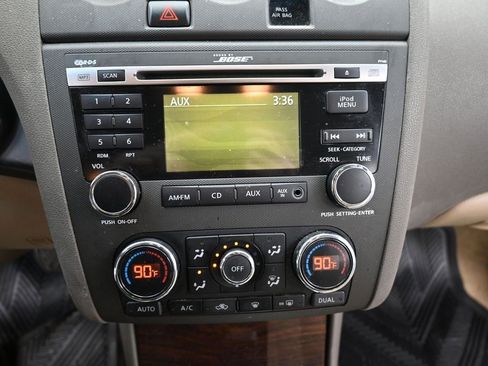 Used 2010 Nissan Altima 2.5 S w/ Premium Audio Pkg image 14