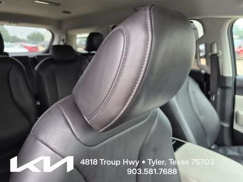 Certified 2024 Kia Carnival EX FWD image 15
