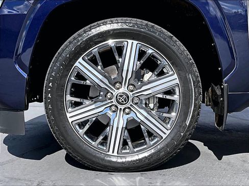 Used 2023 Toyota Sequoia Capstone image 12