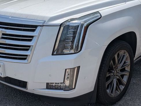 Used 2020 Cadillac Escalade Platinum image 4