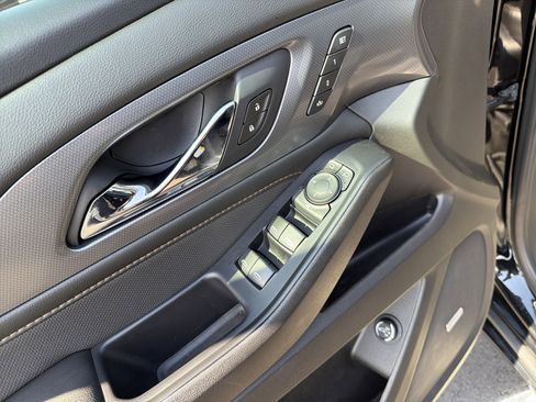 Used 2021 Chevrolet Traverse Premier w/ Redline Edition image 15