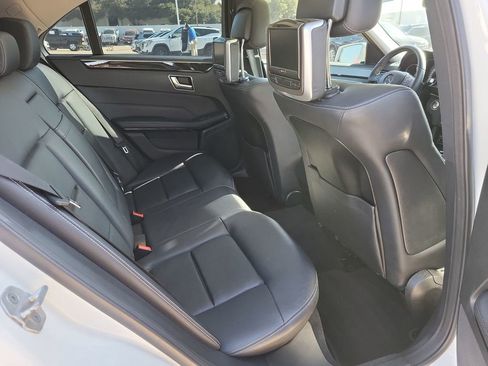 Used 2014 Mercedes-Benz E 250 BlueTEC Sedan image 25