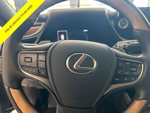 Used 2025 Lexus ES 350 w/ Ultra Luxury Package FWD image 11