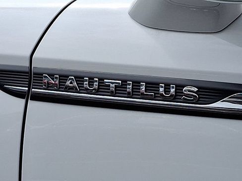 Used 2021 Lincoln Nautilus Reserve AWD/4WD image 30