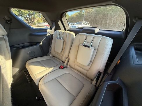 Used 2015 Ford Explorer XLT w/ Equipment Group 202B image 7